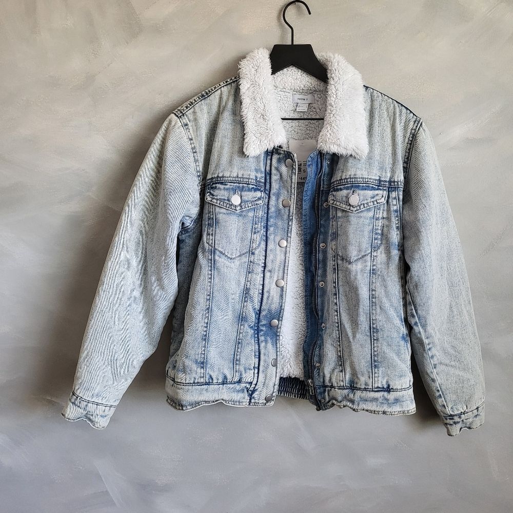Forever 21 Sherpa Lined Light Acid Wash Trucker Jean Jacket Size S Oversized NWT